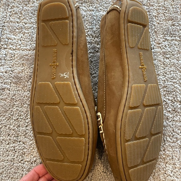 Minnetonka Men’s Tan Suede Loafers, Slip On, Stitching Detail, Comfort, Size 8.5 - Picture 5 of 14